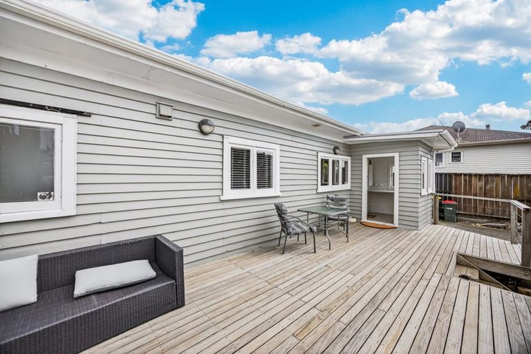 Photo of property in 36 Pine Avenue, Henderson, Auckland, 0612