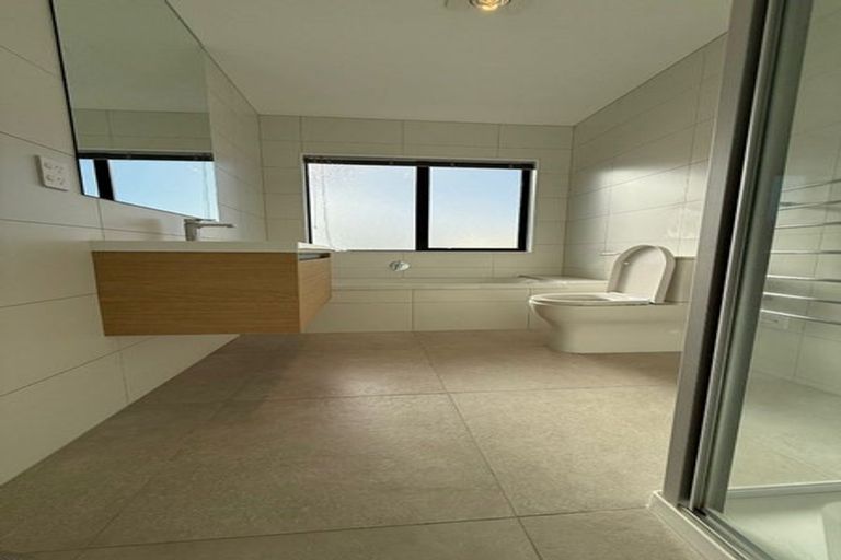 Photo of property in 5 Aquamarine Road, Rosehill, Papakura, 2113
