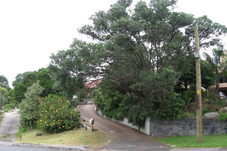 Photo of property in 37 Sylvan Avenue, Northcote, Auckland, 0627