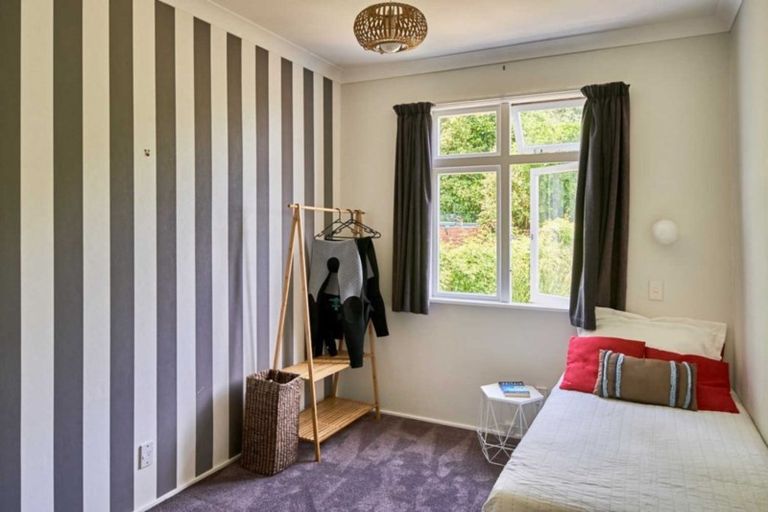 Photo of property in 3 Mackenzie Road, Eastbourne, Lower Hutt, 5013