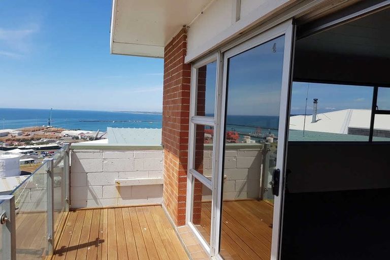 Photo of property in 31 Findlay Street, Moturoa, New Plymouth, 4310