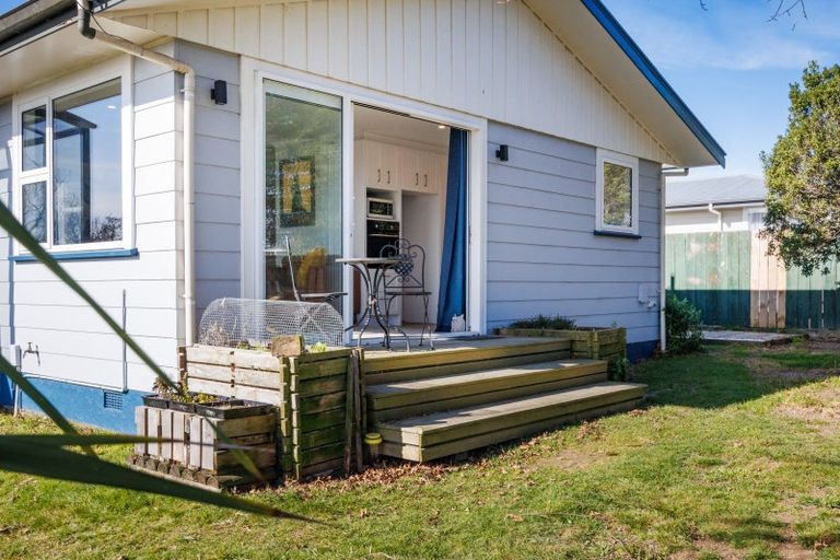 Photo of property in 2 Lockhart Avenue, Milson, Palmerston North, 4414