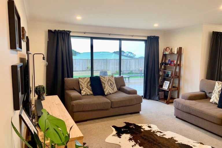 Photo of property in 25 Dreaver Drive, Waitara, 4320