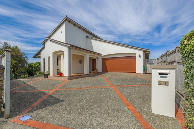 Photo of property in 117 Ruapehu Drive, Fitzherbert, Palmerston North, 4410