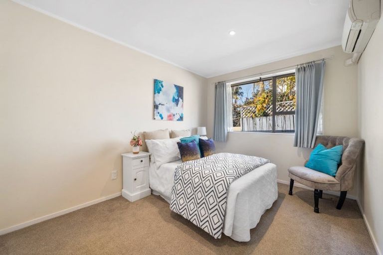 Photo of property in 15 Pigeon Mountain Road, Half Moon Bay, Auckland, 2012