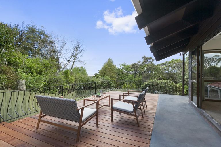 Photo of property in 24 Atarua Gardens, Waiatarua, Auckland, 0604