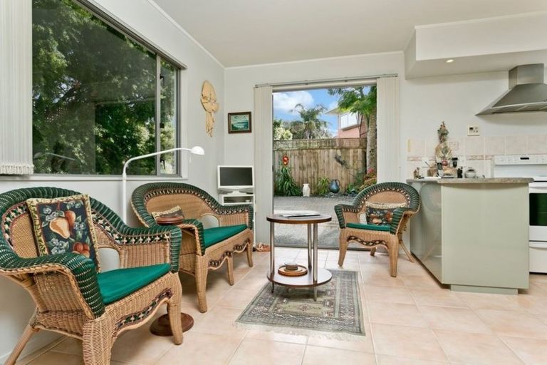 Photo of property in 1/37 Holland Road, Hillcrest, Auckland, 0627