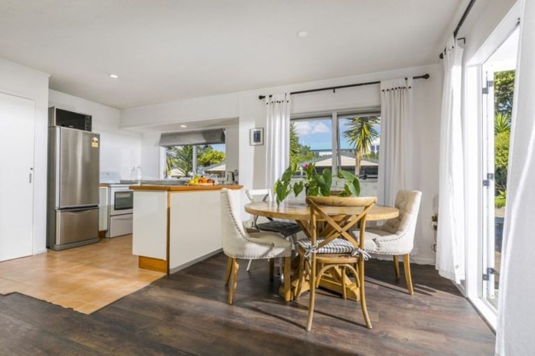 Photo of property in 30a William Bond Street, Stanley Point, Auckland, 0624