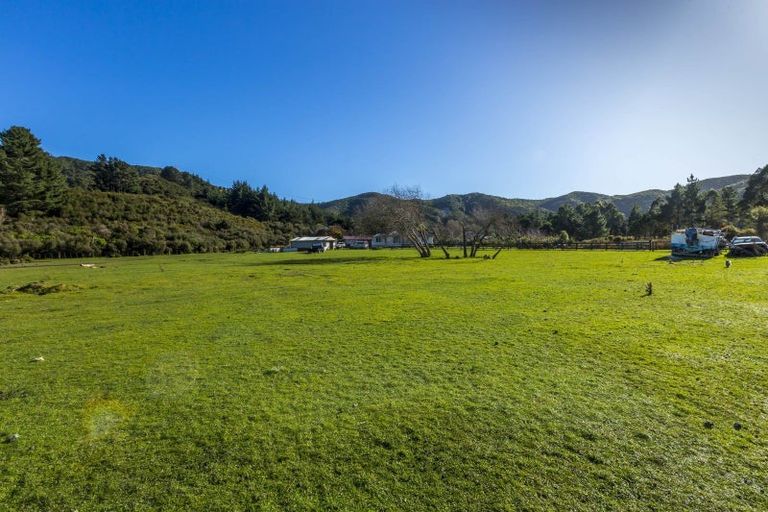 Photo of property in 147 Upper Fitzherbert Road, Wainuiomata, 5373