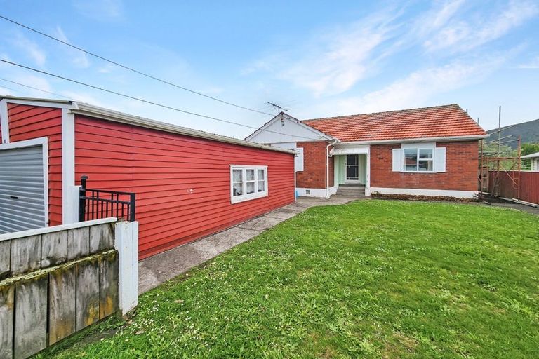 Photo of property in 52 Bell Road, Waiwhetu, Lower Hutt, 5010