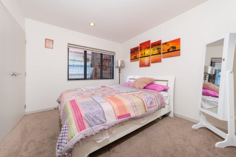Photo of property in 16a Waione Avenue, Te Atatu Peninsula, Auckland, 0610