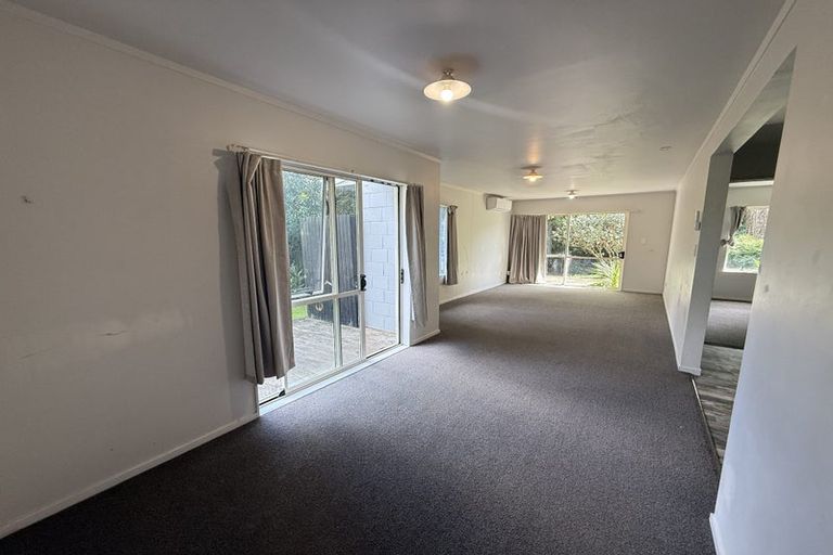 Photo of property in 1/114 Verran Road, Birkdale, Auckland, 0626