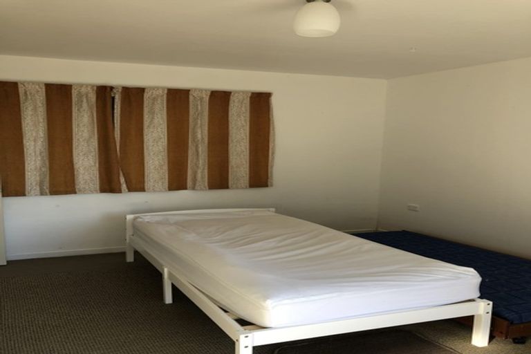 Photo of property in 903 West Coast Road, Waiatarua, Auckland, 0604