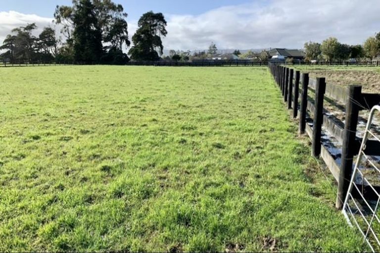 Photo of property in 44 Tutaki Road, Kelvin Grove, Palmerston North, 4470