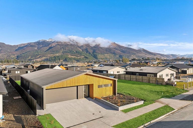 Photo of property in 6 Waddell Street, Lake Hawea, 9382