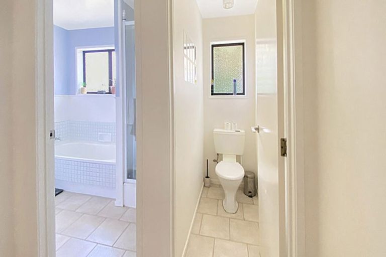 Photo of property in 9 Jessika Place, Conifer Grove, Takanini, 2112