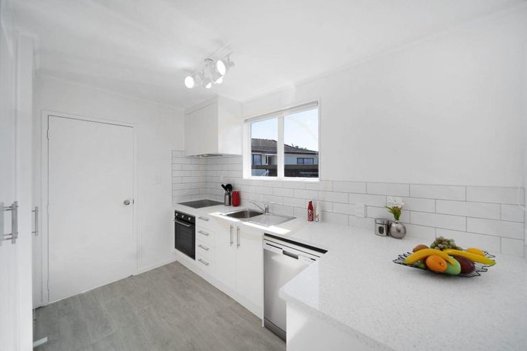 Photo of property in 3/10 Penion Drive, Flat Bush, Auckland, 2023