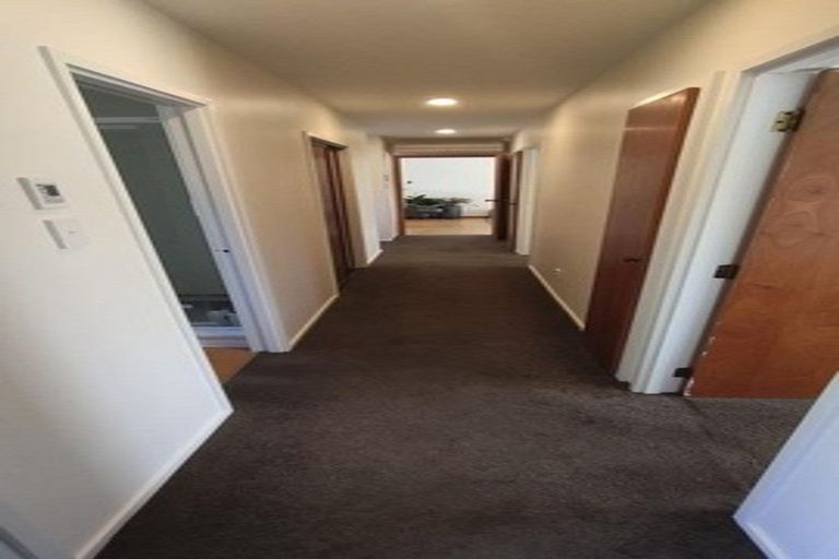 Photo of property in 8 Warner Place, Heathcote Valley, Christchurch, 8022