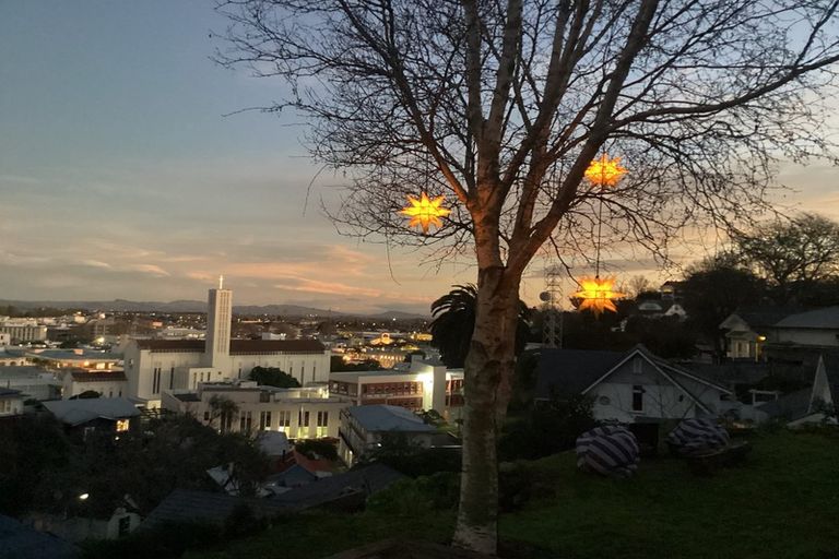 Photo of property in 16 Brewster Street, Bluff Hill, Napier, 4110