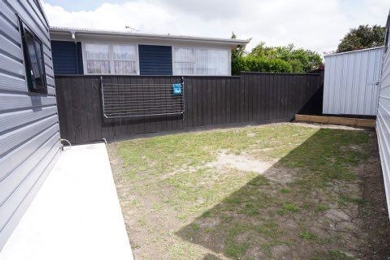 Photo of property in 2 Justin Place, Te Atatu Peninsula, Auckland, 0610