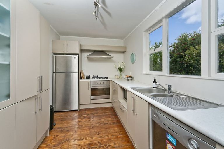 Photo of property in 1/1 Tainui Street, Torbay, Auckland, 0630