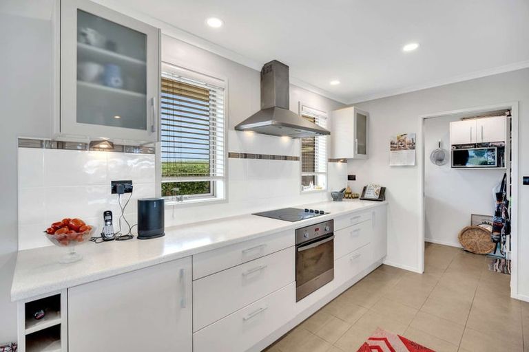 Photo of property in 12 Omana Avenue, Shelly Beach, Helensville, 0874