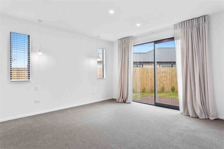 Photo of property in 22 Mcquillan Avenue, Woodend, 7610