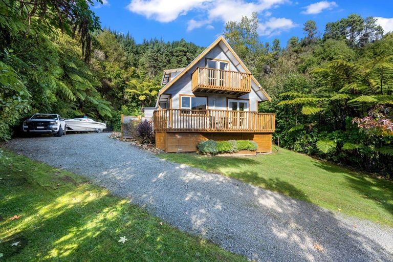 Photo of property in 34 Mccormicks Road, Whatamango Bay, Picton, 7281