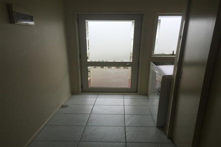 Photo of property in 2/36 Elizabeth Drive, West Harbour, Auckland, 0618