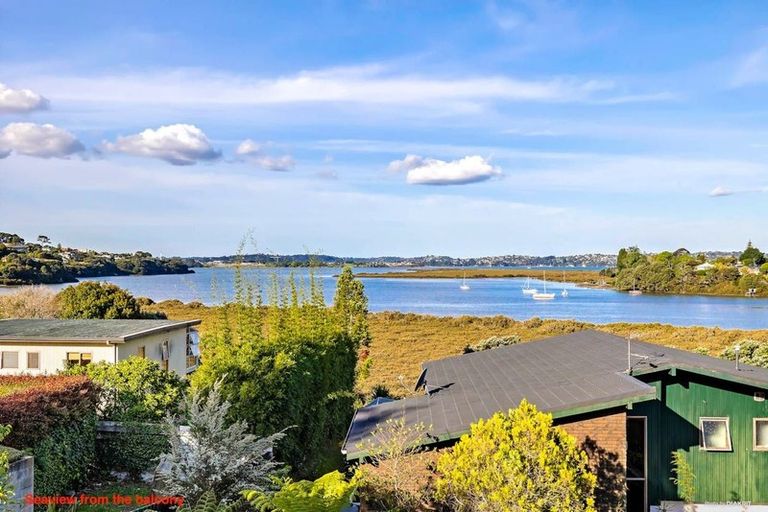 Photo of property in 1 Realm Place, Massey, Auckland, 0614