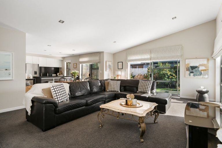 Photo of property in 1 Butterworth Crescent, Papamoa Beach, Papamoa, 3118