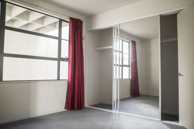 Photo of property in Pirie Street Townhouses, 18/35 Pirie Street, Mount Victoria, Wellington, 6011