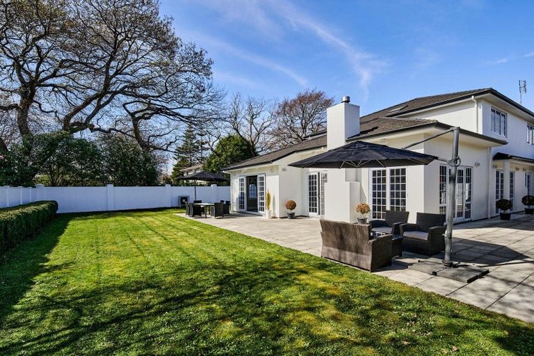 Photo of property in 2 Blundell Way, Heretaunga, Upper Hutt, 5018