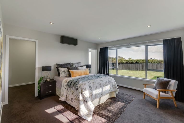 Photo of property in 17 Botany Lane, Whitby, Porirua, 5024