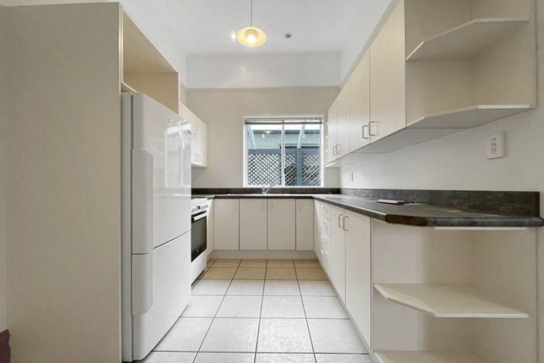 Photo of property in 16 Lawrence Street, Newtown, Wellington, 6021