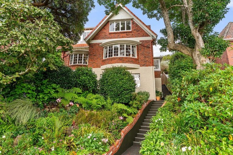 Photo of property in 5 Easdale Street, Kelburn, Wellington, 6012