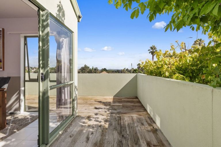 Photo of property in 77 Caribbean Drive, Unsworth Heights, Auckland, 0632