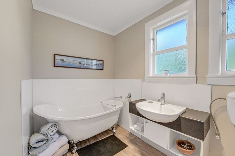 Photo of property in 29 Oxford Street, Picton, 7220