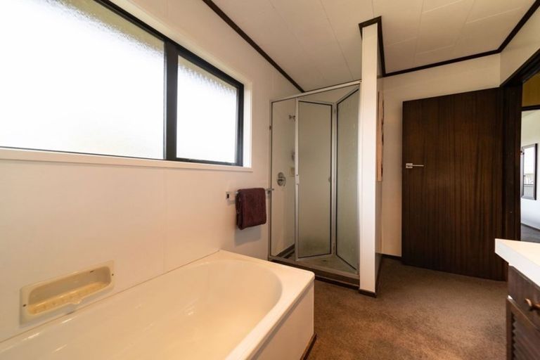 Photo of property in 18 Poplar Drive, Kelvin Heights, Queenstown, 9300