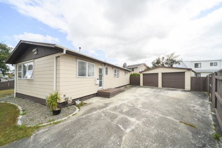Photo of property in 33 Suzanne Grove, Kelvin Grove, Palmerston North, 4414