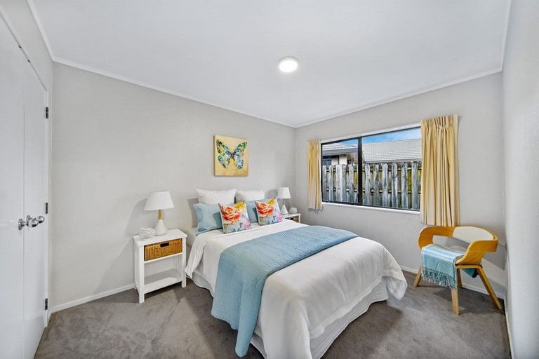 Photo of property in 2/32 Headcorn Place, Botany Downs, Auckland, 2010