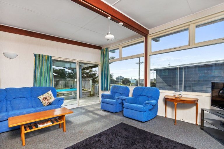 Photo of property in 90 Pinedale Crescent, Riversdale Beach, Masterton, 5872