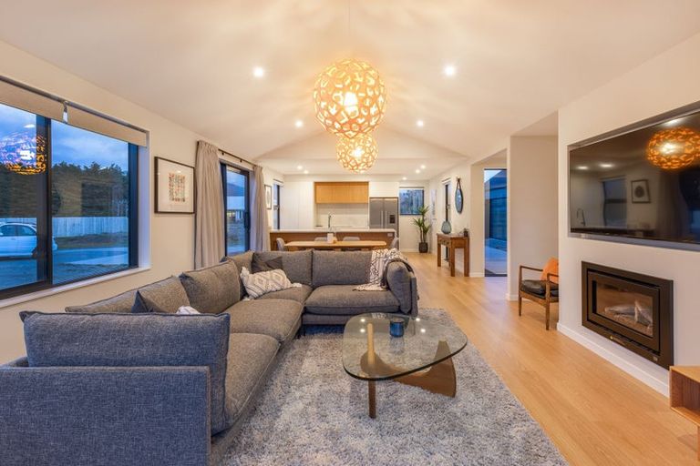 Photo of property in 35 Titoki Road, Waikanae Beach, 5036