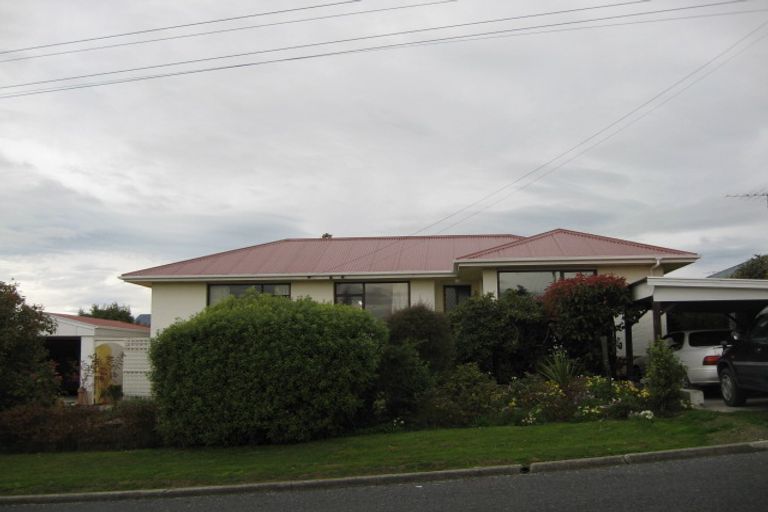 Photo of property in 13 Christie Street, Balclutha, 9230