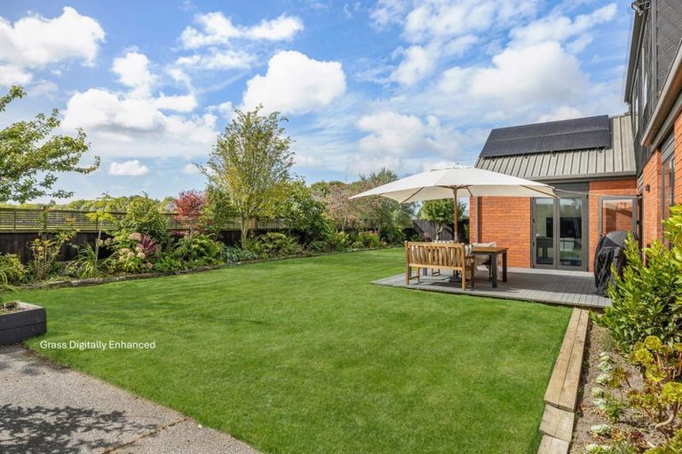 Photo of property in 20 Sheraton Place, Redwood, Christchurch, 8051