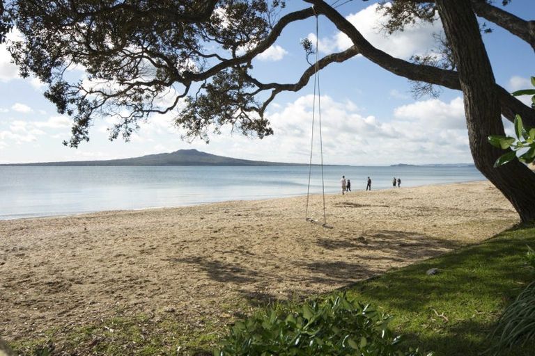 Photo of property in 1/11a Hauraki Road, Hauraki, Auckland, 0622