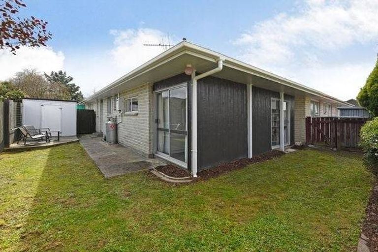 Photo of property in 2/16a Ranfurly Street, Trentham, Upper Hutt, 5018