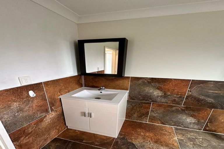 Photo of property in 2/13 Markham Place, Bucklands Beach, Auckland, 2012