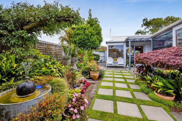 Photo of property in 6 Argyle Place, Highlands Park, New Plymouth, 4312