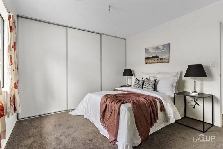 Photo of property in 1/95 Hobsonville Road, West Harbour, Auckland, 0618